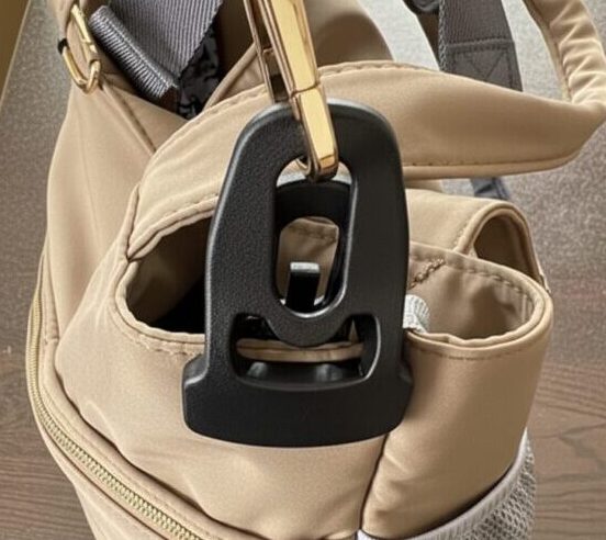 簡単DIY!トートバッグをショルダーに!後付けクリップと100均で大変身