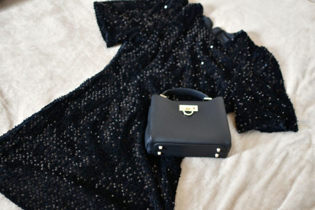 フォーマルにもピッタリ、パーティードレスとHAYNI「ベイビーマロエ」のコーデ例