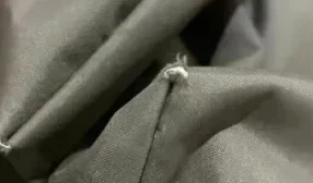 ロンシャンの角が擦れて白くなっているビフォー写真